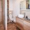 2 Bedroom Gorgeous Apartment In Avignon