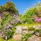 The Studio Cottage, with, Sea views, Garden, Amazing Location by beach