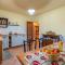 Stunning Apartment In Camaiore With Kitchen - Camaiore