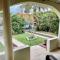 Entire private Beautiful 2 Bedroom plus Den House with gated front&back yard and Free parking 10min drive to Miami Beach