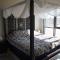 Elegant and comfortably furnished 2BRH apartment in a quiet area!