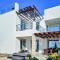 3 Bedroom Seaview Villa direct in Coral Bay with Pool