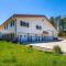 Centrally-Located Deadwood Apt with Mountain Views!