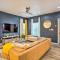 4 Mi to Dtwn Dallas Home with Fire Pit and Gazebo - دالاس