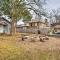 4 Mi to Dtwn Dallas Home with Fire Pit and Gazebo - دالاس