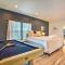 4 Mi to Dtwn Dallas Home with Fire Pit and Gazebo - دالاس