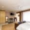 Fish Eagle Manor