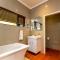 Fish Eagle Manor