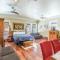 Lotus Mountain Suites East Suite