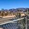 Cali Desert Oasis with Hot Tub and Mtn Views! - 二十九棕榈村