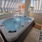 Central Apartment with Jacuzzi