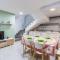 Amazing Home In La Mamola With Kitchen - 拉马莫拉