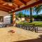 Stunning Apartment In Los Cerezos