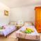 Stunning Apartment In Los Cerezos