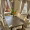 Hazel Oaks, Beautiful Lodge with Hot Tub - Sleeps 6 - Felmoor Park