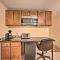 2 Blocks to Light Rail Denver Unit with Kitchenette - Гринвуд-Виллидж