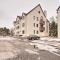 2 Blocks to Light Rail Denver Unit with Kitchenette