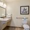 Cobblestone Hotel & Suites - Little Chute