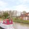 Wigrams Canalside Cottage