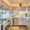 Coastal Condo with Indoor and Outdoor Pool Access - جزيرة الزمرد