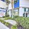 Beachfront Condo in Myrtle Beach with Pool Access - Myrtle Beach