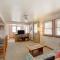 Whale Inn 208