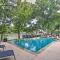 Guadalupe River Paradise with Hot Tub, Dock and Kayaks - Seguin