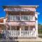 Awesome Home In Vodnjan With Kitchen