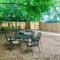 Family Friendly Downtown Home - Private Yard & Grill - Location, Location, Location! - أثينا