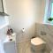 NEW Beautiful Large 3 bedroom House - 5 Minutes to the nearest Beach! - Great Location - Garden - Parking - Fast WiFi - Smart TV - Newly decorated - sleeps up to 7! Close to Poole & Bournemouth & Sandbanks - Lytchett Minster
