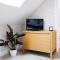 'ORCHARD CROFT LODGE - CHICHESTER', BOOK-DIRECT, New Home 1,367 Sq' Ft' , Can Sleep 8 on request , Split & Link 'Super King' Size Beds, Free Wi-Fi, Sky TV & Sky Sports, 9 - Minutes from West Wittering Beach, Very Quiet Location, DOG FRIENDLY - Chichester