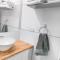 Beach Suite Israel- Private Jacuzzi Garden Suite & Gym, 3 Min Walk To Beach ביץ סוייט ישראל- ג'קוזי פרטי בגינה 3 דקות הליכה לים וחדר כושר - 亚实基伦