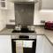 Hatfield Haven - Modern 2-Bed Retreat near Uni, Business Park & City Center, FREE Parking, Big savings on Longer Stays