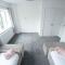Entire Modern Home with Private Parking for 6/8 Persons - Worksop