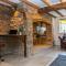 Gloucester-Modernised 4 Bedroom Cottage-Sleeps 8-Free Parking-Fast Wi-Fi