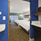 Holiday Inn Express & Suites Grand Rapids Airport North, an IHG Hotel - Grand Rapids