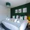 Bright 2-bed cottage in Chester by 53 Degrees Property, ideal for Couples & Small groups, City Centre - Sleeps 6