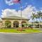 Fort Myers Condo in Gated Country Club with Pool!