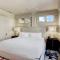 Luxury Mountain-Side Penthouse with Stunning Views Luxury Mountain-Side Penthouse with Stunning Views