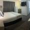 Hamilton Henry Parkes Motor Inn