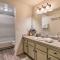Inviting Mountain Condo with Balcony in Vail Valley!