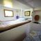 Queen Malesso Houseboat