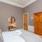 South Learmonth Gardens Apartment