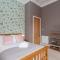 South Learmonth Gardens Apartment