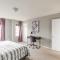 Luxury 3BR 2BA Townhome with Private HOT TUB, Gym, BBQ by GLOBALSTAY