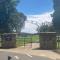 Flamingo Rentals - Modern 2-bed unit with BBQ & SPA ideal for holiday and business travel