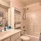 Community Pool and Dock Lake of the Ozarks Condo! - 卡姆登顿