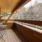 Fasching Haus Unit 303, Sunny Top Floor Condo, 2 Private Decks, 2 Blocks to Downtown Aspen