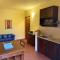 One bedroom appartement with shared pool enclosed garden and wifi at Montecarlo