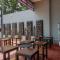 RedDoorz Plus near Patung Kuda Undip - Jatingaleh